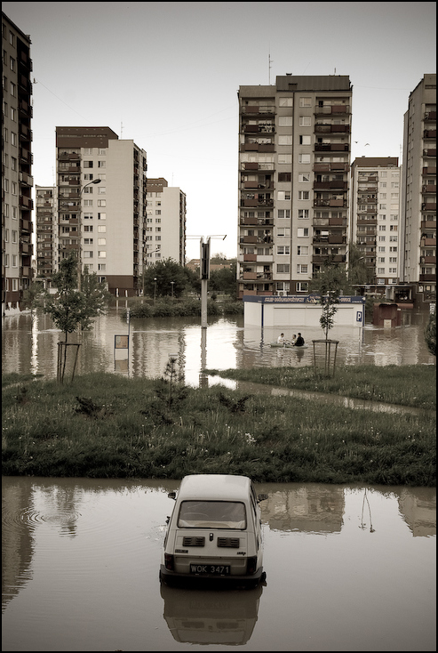  Osiedle Kozanów Powódź 0 Wrocław Nikon D200 AF-S Zoom-Nikkor 17-55mm f/2.8G IF-ED odbicie woda arteria wodna obszar miejski budynek dzielnica Miasto wieżowiec drzewo cityscape