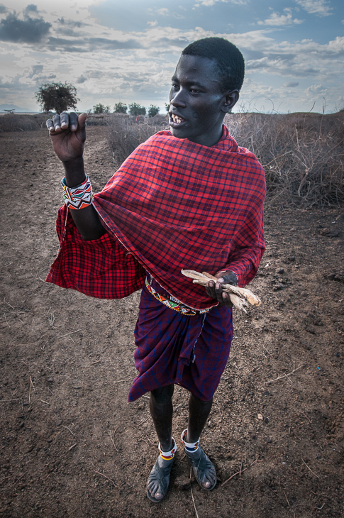  Masaj Masaje Nikon D300 AF-S Nikkor 14-24mm f/2.8G Kenia 0 ludzie czerwony na stojąco świątynia człowiek odzież wierzchnia niebo plemię zabawa rekreacja