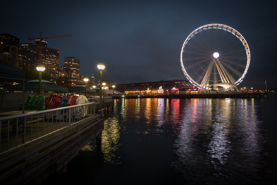  Pier 0 Seattle nikon d750 Sigma 15-30mm f/3.5-4.5 Aspherical odbicie noc diabelski młyn punkt orientacyjny zbiornik wodny atrakcja turystyczna woda cityscape most niebo