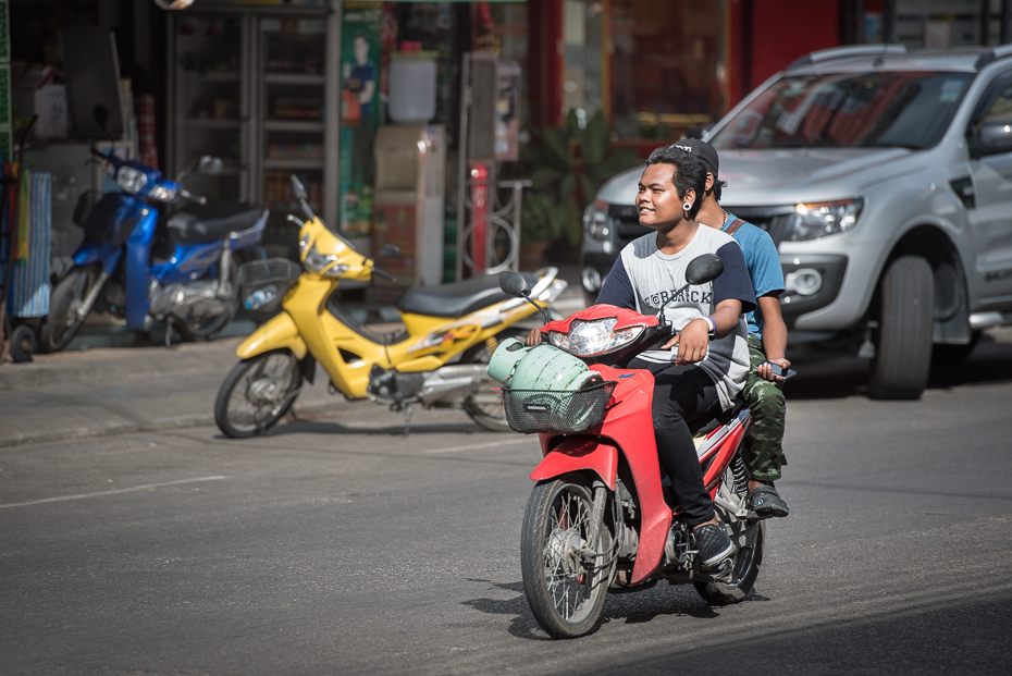  Skuterem butlą Pocztówka AF-S NIKKOR 70-200mm f/2.8G Nikon Nikkor Tajlandia 0 pojazd lądowy motocykl samochód Droga pojazd motocykli ulica infrastruktura projektowanie motoryzacyjne koło