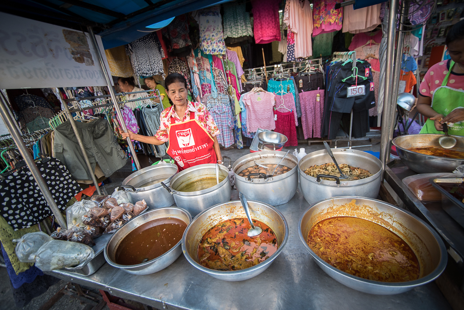  Fast food Small business nikon d750 Sigma 15-30mm f/3.5-4.5 Aspherical Tajlandia 0 jedzenie uliczne jedzenie rynek miejsce publiczne sprzedawca bazar danie kuchnia jako sposób gotowania stoisko
