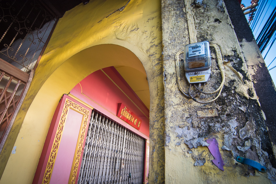  Phuket town Pocztówka nikon d750 Sigma 15-30mm f/3.5-4.5 Aspherical Tajlandia 0 żółty Ściana budynek Sztuka uliczna sztuka fasada