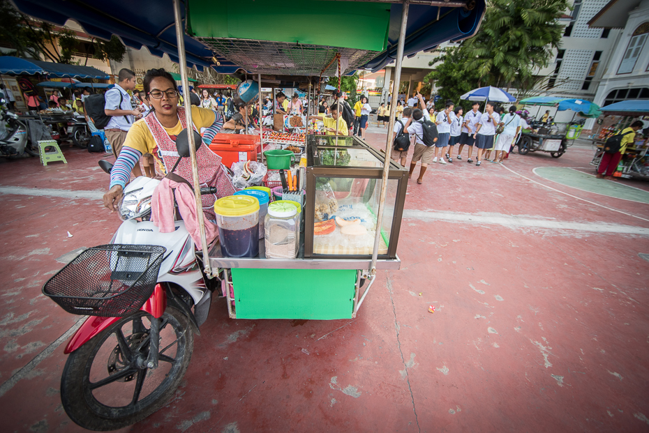  Street food Small business nikon d750 Sigma 15-30mm f/3.5-4.5 Aspherical Tajlandia 0 pojazd lądowy pojazd rodzaj transportu ulica sprzedawca rower riksza rekreacja samochód Droga