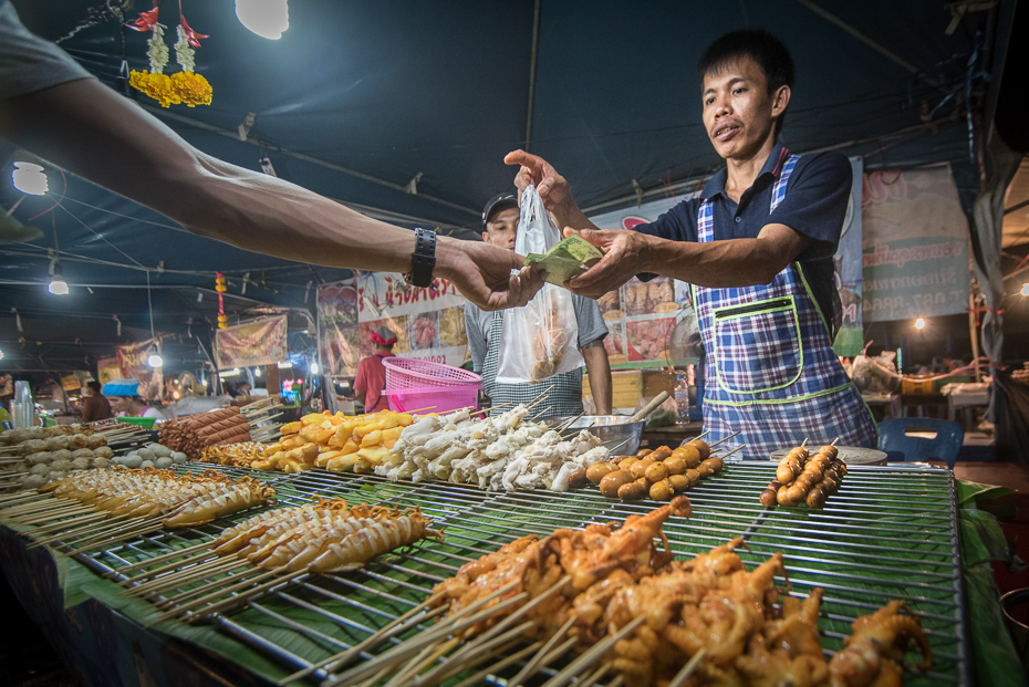  Transakcja Small business nikon d750 Sigma 15-30mm f/3.5-4.5 Aspherical Tajlandia 0 uliczne jedzenie jedzenie sprzedawca kuchnia jako sposób gotowania rynek danie żywność pochodzenia zwierzęcego mięso grillowane jedzenie