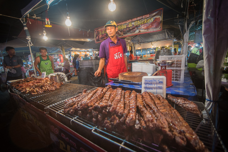  BBQ Small business nikon d750 Sigma 15-30mm f/3.5-4.5 Aspherical Tajlandia 0 grill uliczne jedzenie jedzenie pieczenie na rożnie mięso grill na świeżym powietrzu kuchnia jako sposób gotowania sprzedawca grille