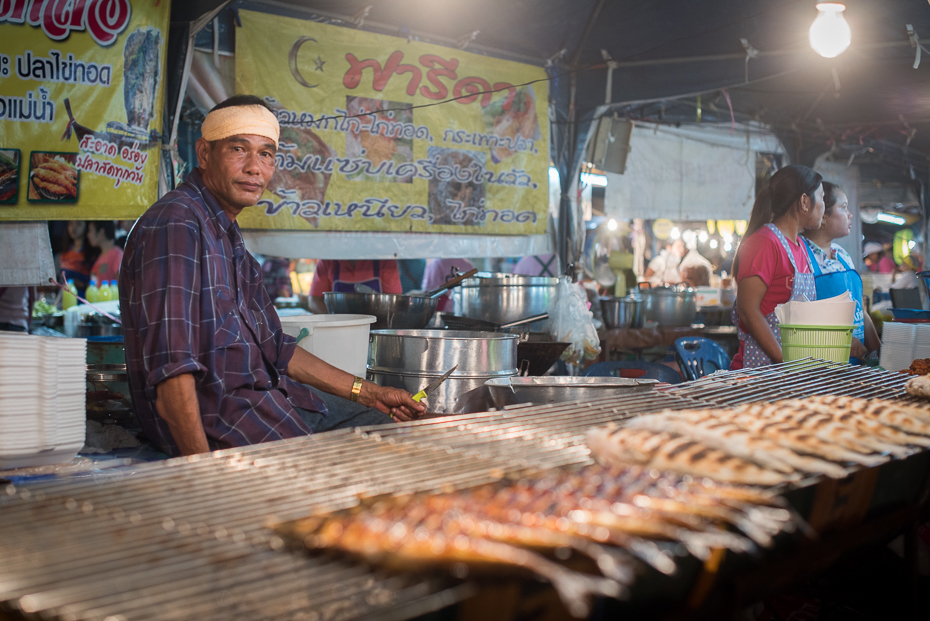  Rybny Small business nikon d750 Nikon AF-S Nikkor 50mm f/1.4G Tajlandia 0 uliczne jedzenie jedzenie sprzedawca rynek stoisko kuchnia jako sposób gotowania bazar żywność pochodzenia zwierzęcego danie mięso
