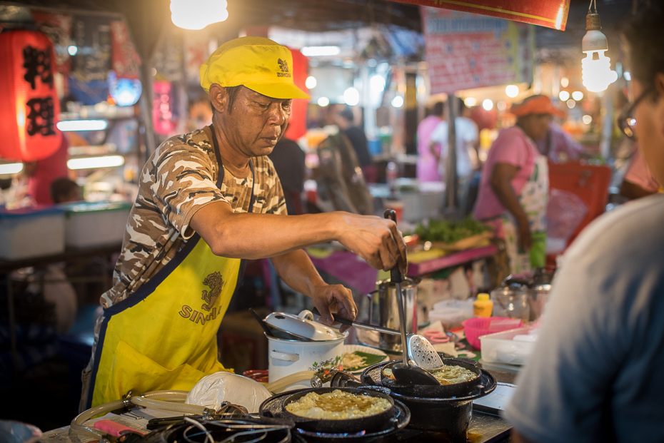  Fast food Small business nikon d750 Nikon AF-S Nikkor 50mm f/1.4G Tajlandia 0 jedzenie uliczne jedzenie sprzedawca rynek miejsce publiczne danie kuchnia jako sposób gotowania bazar usługa