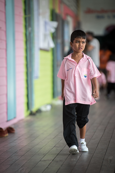 Szkoła wyspie Edukacja nikon d750 Nikon AF-S Nikkor 70-200mm f/2.8G Tajlandia 0 biały różowy odzież fotografia wyraz twarzy na stojąco dziecko dzień dziewczyna migawka
