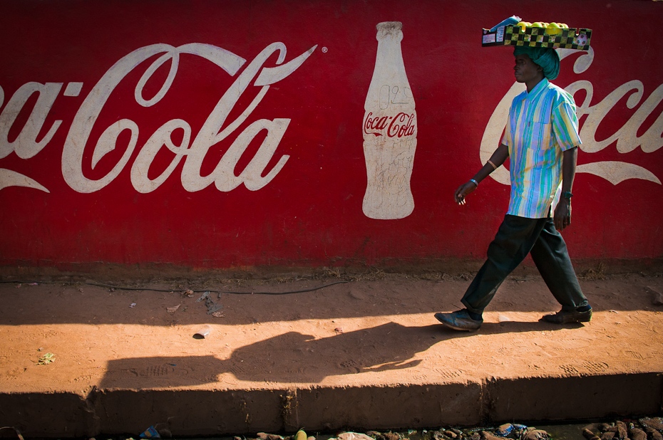  Coca-Cola Mali Nikon D300 AF-S Zoom-Nikkor 17-55mm f/2.8G IF-ED Budapeszt Bamako 0 Cola coca cola gazowane napoje bezalkoholowe napój bezalkoholowy drink reklama koka sztuka