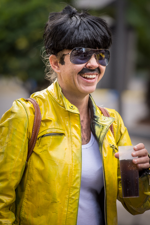  Wąsik Karnawał Nikon D7200 AF-S Nikkor 70-200mm f/2.8G Teneryfa 0 żółty okulary okulary słoneczne uśmiech pielęgnacja wzroku odzież wierzchnia moda człowiek zabawa