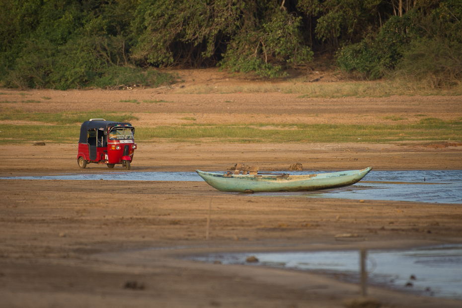  Tuk tuk Krajobraz Nikon D7200 NIKKOR 200-500mm f/5.6E AF-S Sri Lanka 0 transport wodny woda pojazd arteria wodna łódź rzeka odbicie krajobraz Bank mokradło