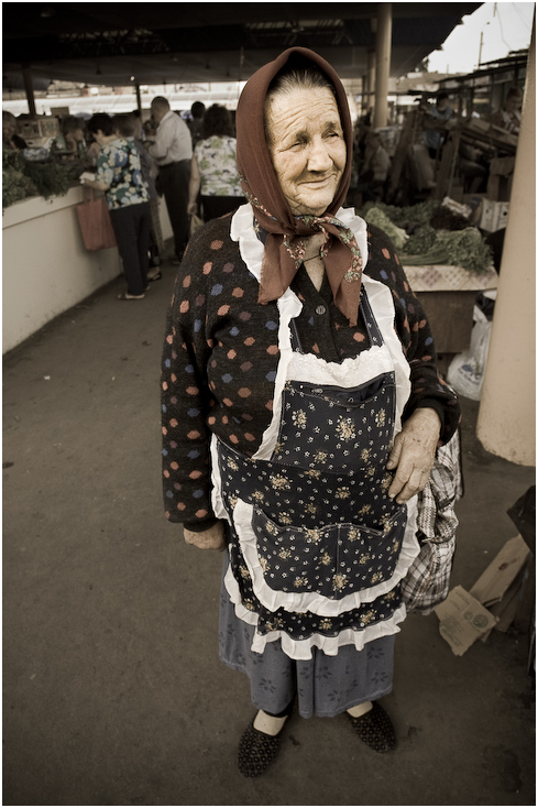  Targowisko Ukraina, Odessa 0 Nikon D300 AF-S Zoom-Nikkor 17-55mm f/2.8G IF-ED dziewczyna kostium moda projekt włókienniczy wzór
