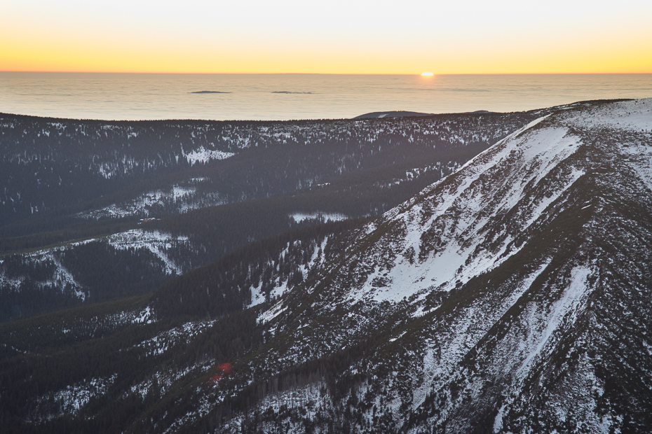  Góry Śnieżka Nikon D7200 AF-S Zoom-Nikkor 17-55mm f/2.8G IF-ED niebo wschód słońca zjawisko geologiczne ranek horyzont zimowy teren świt zachód słońca Góra