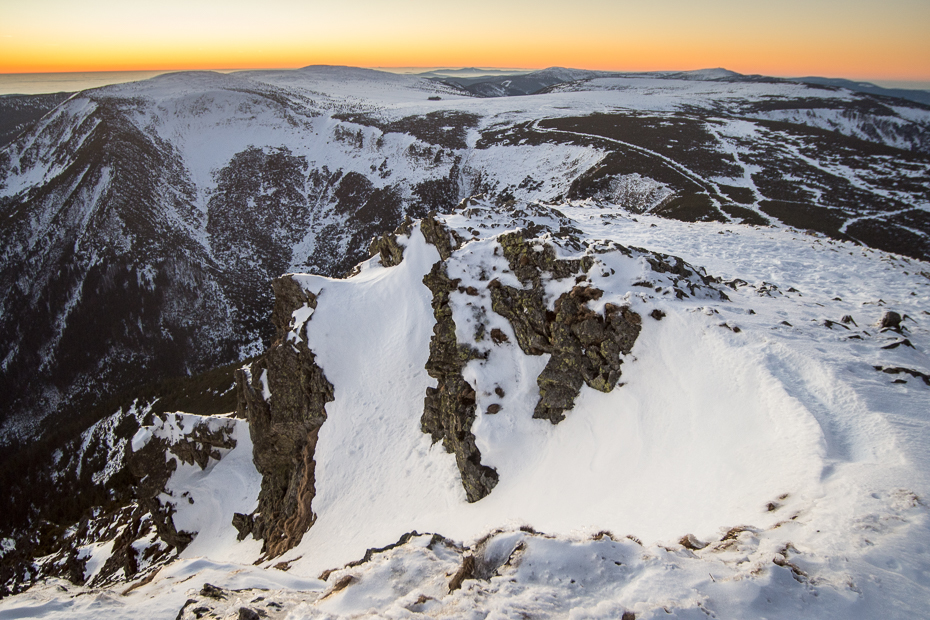  Góry Śnieżka Nikon D7200 AF-S Zoom-Nikkor 17-55mm f/2.8G IF-ED górzyste formy terenu Góra śnieg zimowy niebo nunatak zjawisko geologiczne grzbiet zamrażanie pasmo górskie