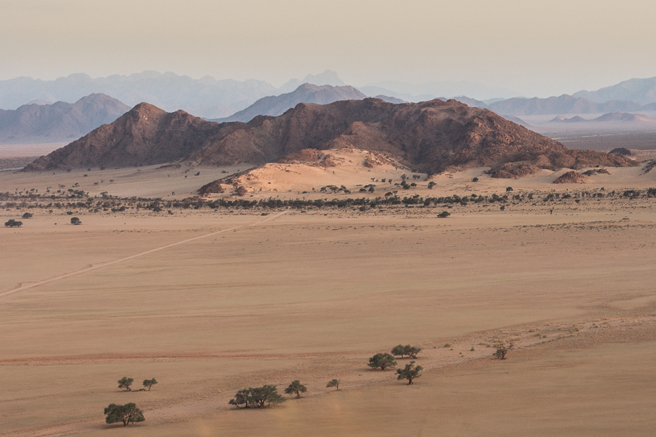  Sossusvlei Krajobraz Nikon D7200 AF-S Nikkor 70-200mm f/2.8G Namibia 0 pustynia eoliczny krajobraz ekosystem erg piasek wyschnięte koryto rzeki ecoregion krajobraz sahara niebo