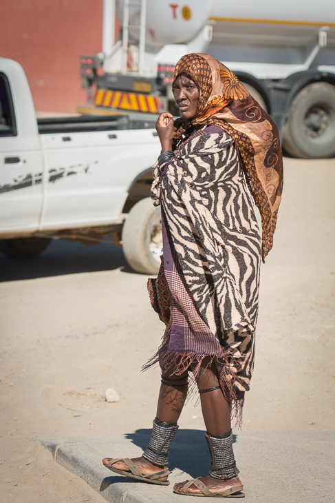  Kobieta wsi Street Nikon D7100 AF-S Nikkor 70-200mm f/2.8G Namibia 0 dżinsy odzież wierzchnia nakrycie głowy legginsy dziewczyna but spodnie szyja