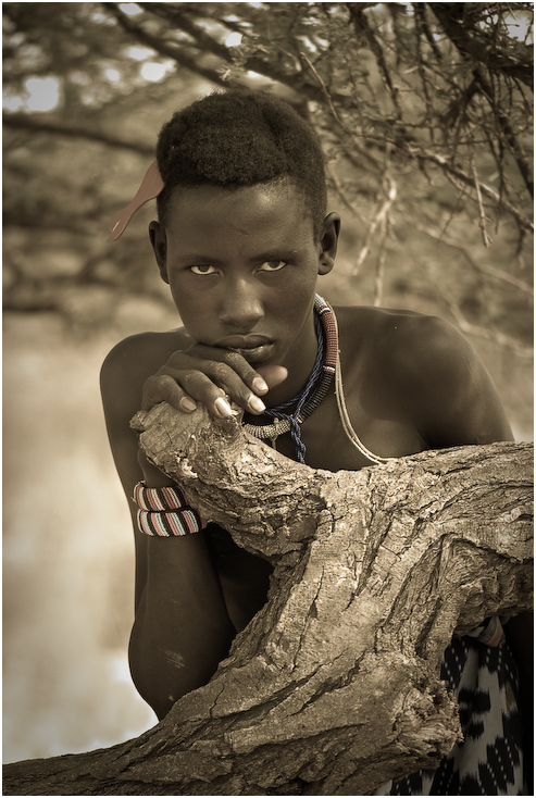  Samburu Ludzie ludzie Nikon D200 AF-S Micro-Nikkor 105mm f/2.8G IF-ED Kenia 0 osoba drzewo dziewczyna fotografia oko człowiek czarny i biały Fotografia portretowa Model portret