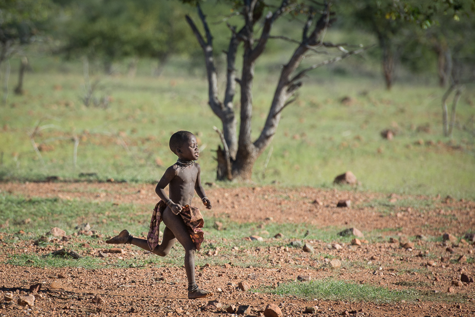 Chłopiec Himba Nikon D7100 AF-S Nikkor 70-200mm f/2.8G Namibia 0 gleba pustynia dzikiej przyrody drzewo pole krzewy sawanna trawa obszar wiejski rolnictwo