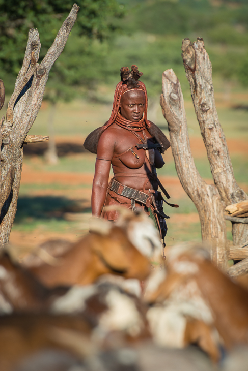  Wioska Himba Nikon D7100 AF-S Nikkor 70-200mm f/2.8G Namibia 0 plemię drzewo trawa