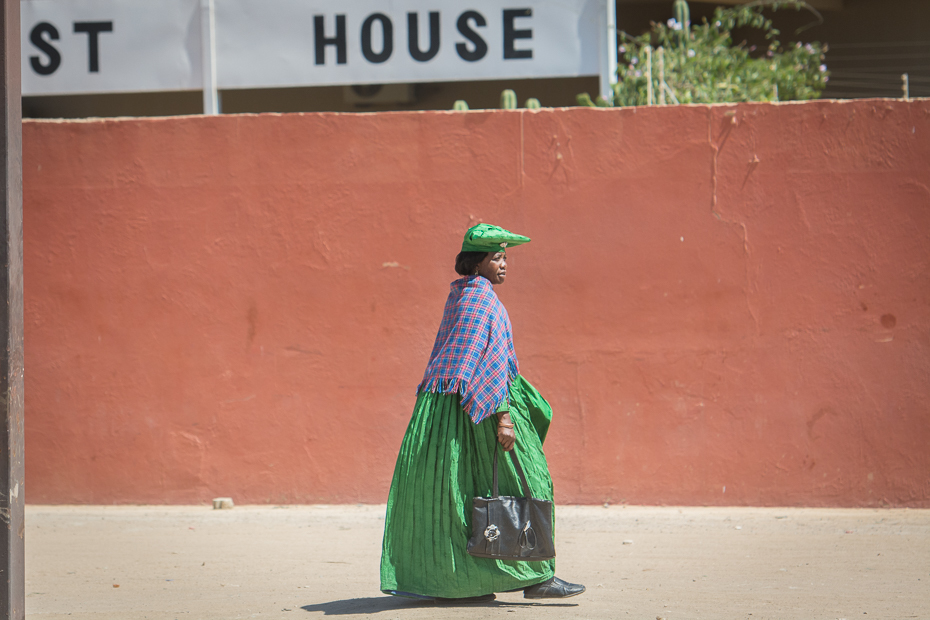  Kobieta Herero Street Nikon D7100 AF-S Nikkor 70-200mm f/2.8G Namibia 0 Zielony tradycja sztuka