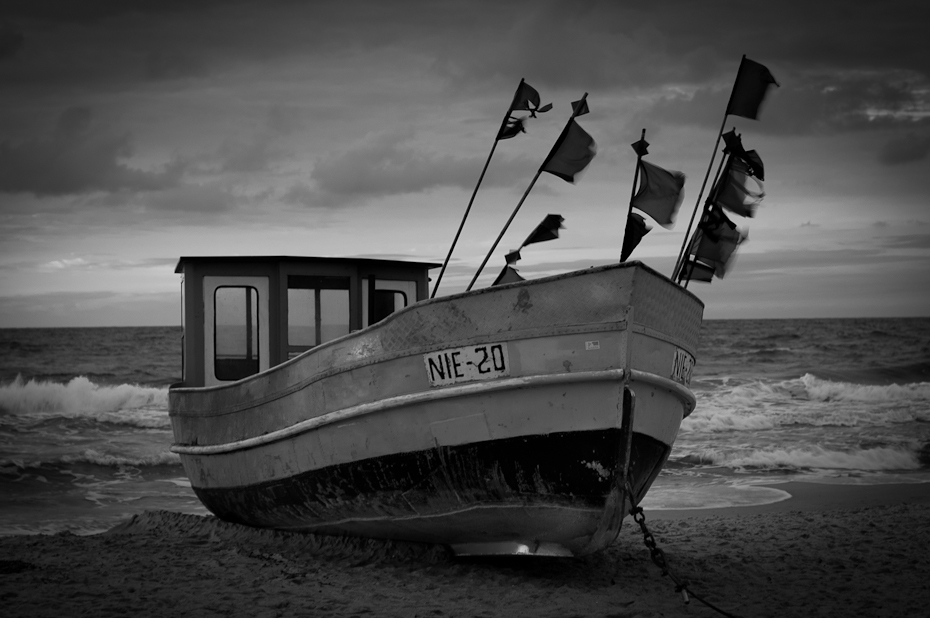  Niechorze Krajobraz Nikon D300 Nikkor 50mm f/1.8D czarny i biały niebo woda fotografia monochromatyczna fotografia Chmura morze monochromia fala łódź